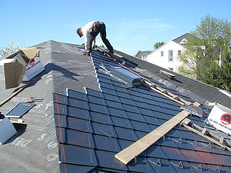 Prefa &middot; Falzschablone, Anthazit, Stucco &middot; beim Eindecken